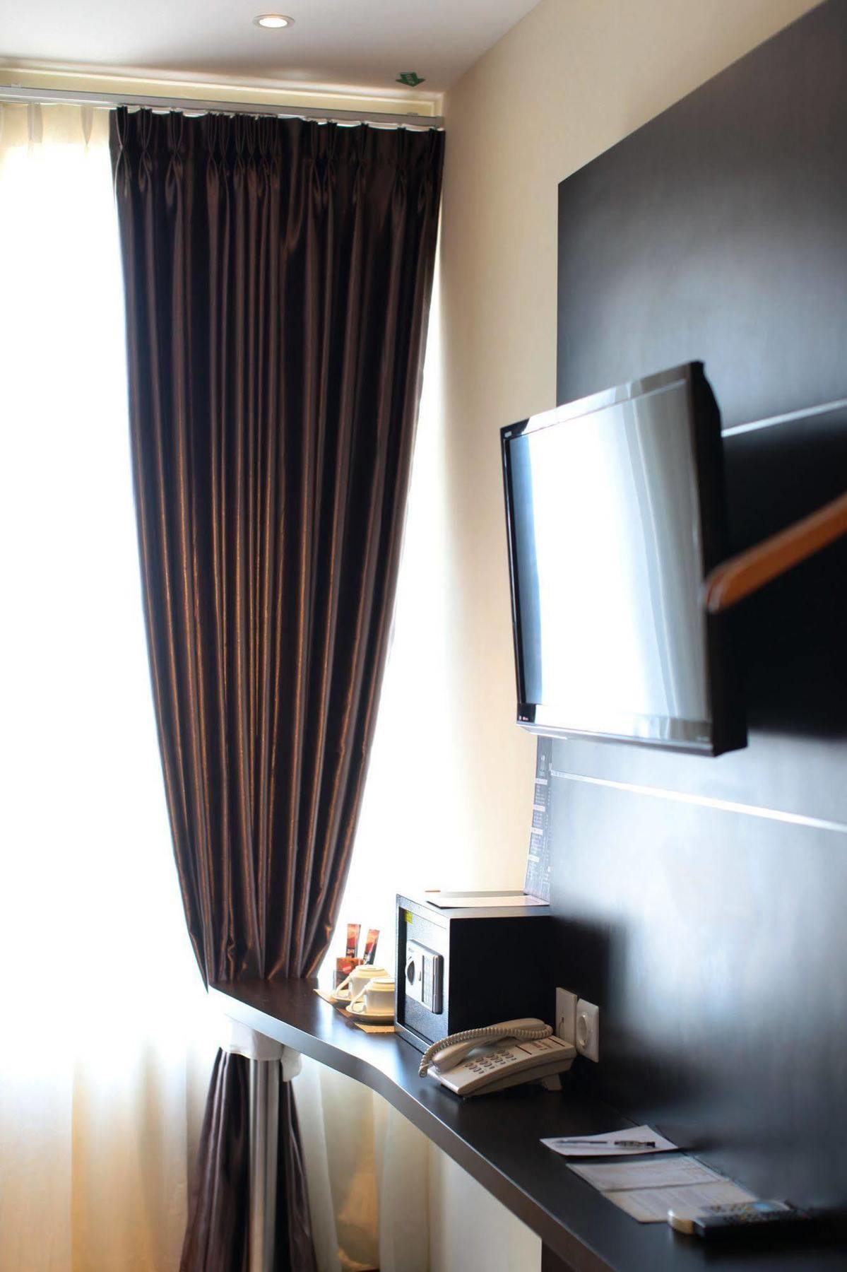 The One Hotel Makassar Bagian luar foto